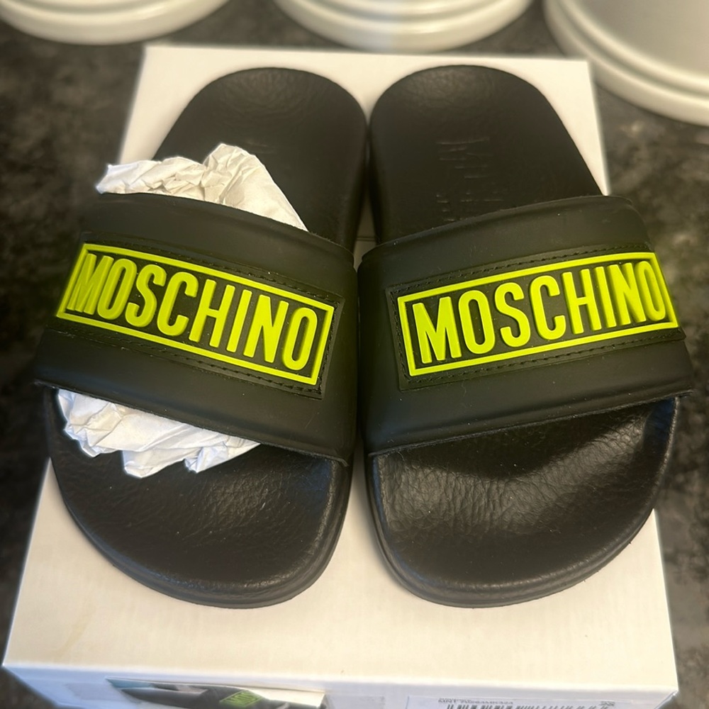 Moschino baby slippers